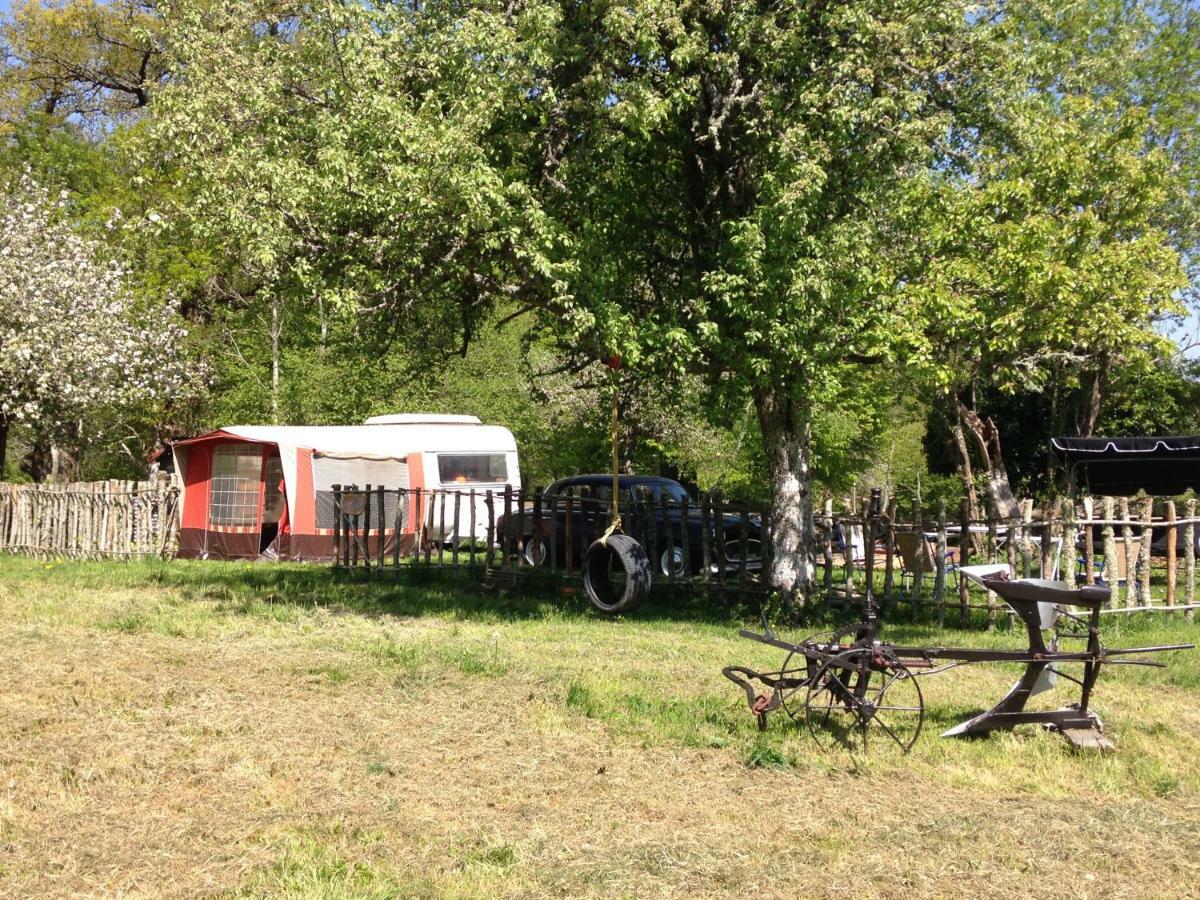 Voyage Spatio-Temporel Poussanges Exterior foto